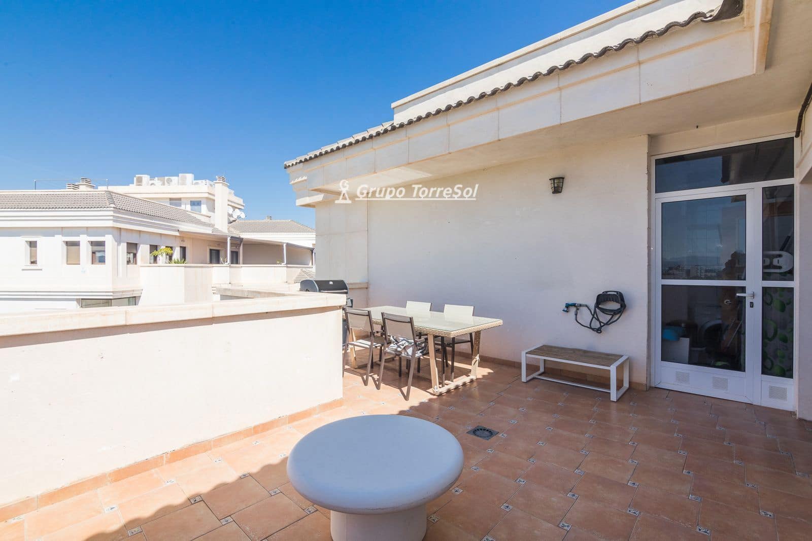 3 soverom Penthouse til leie i Elche / Elx med svømmebasseng garasje - € 1 500 (Ref: 9914977)