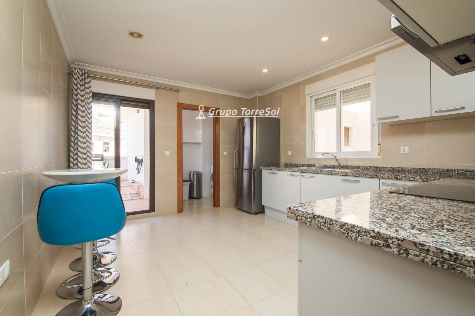 3 soverom Penthouse til leie i Elche / Elx med svømmebasseng garasje - € 1 500 (Ref: 9914977)