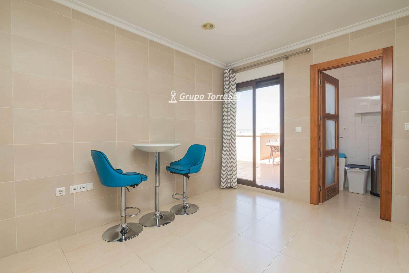 3 soverom Penthouse til leie i Elche / Elx med svømmebasseng garasje - € 1 500 (Ref: 9914977)