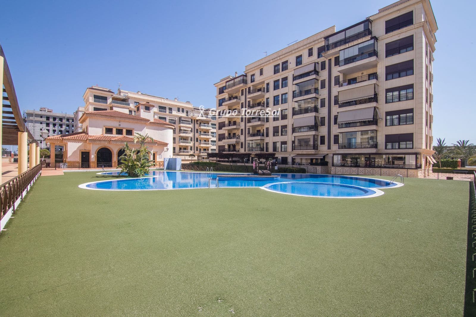 3 soverom Penthouse til leie i Elche / Elx med svømmebasseng garasje - € 1 500 (Ref: 9914977)