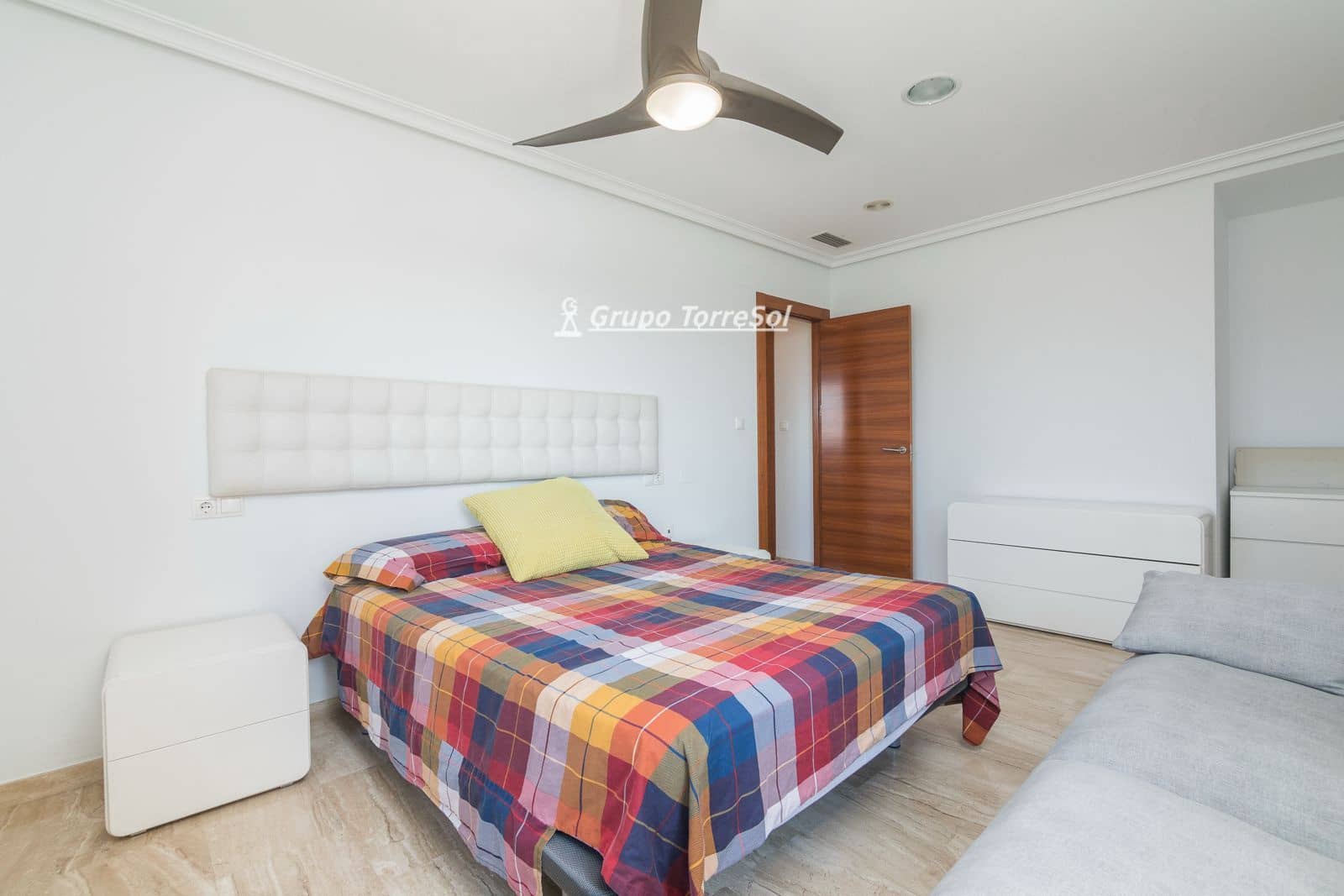 3 soverom Penthouse til leie i Elche / Elx med svømmebasseng garasje - € 1 500 (Ref: 9914977)