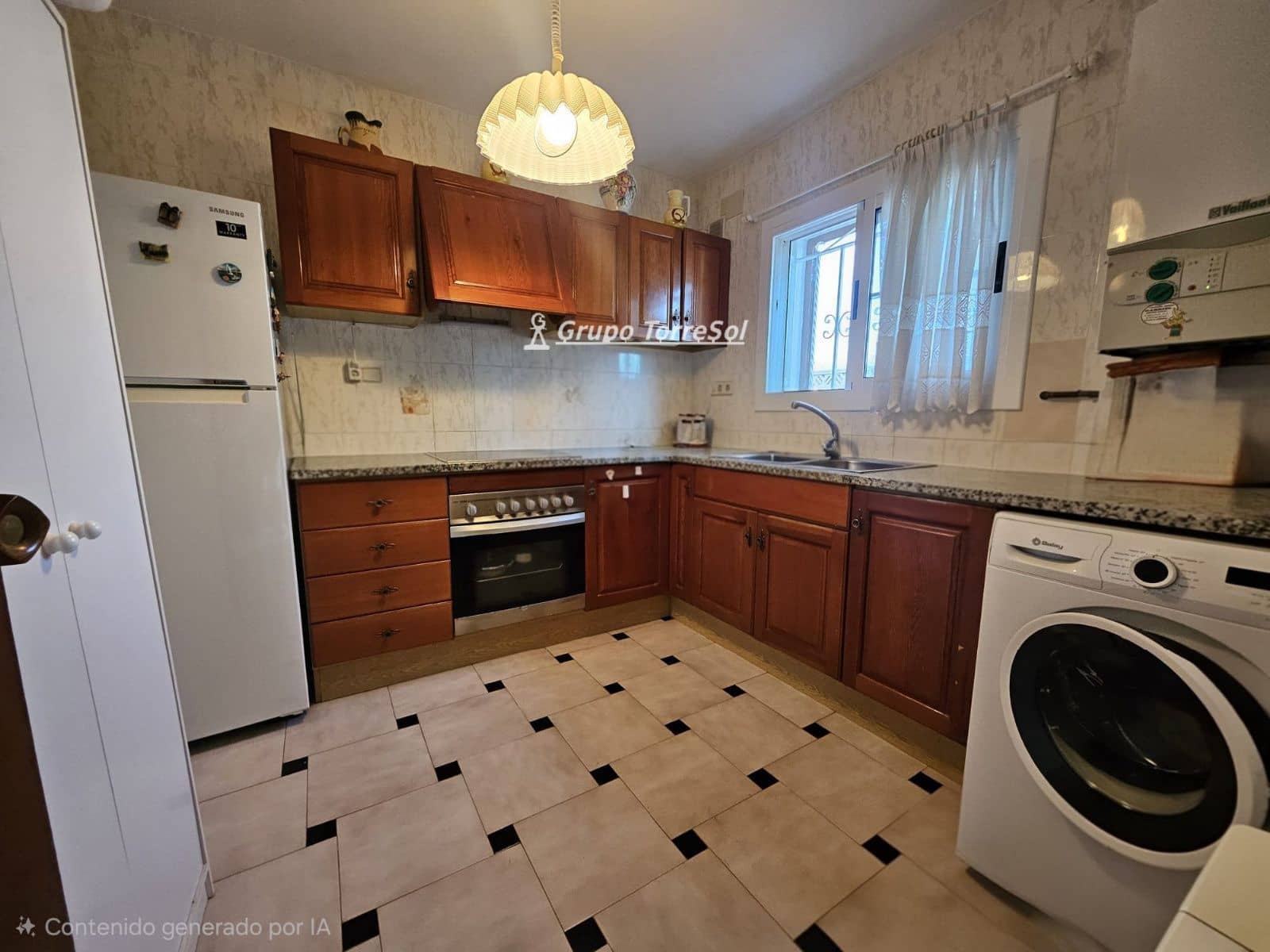 4 bedroom Villa for sale in Torredembarra with garage - € 310,000 (Ref: 9930340)