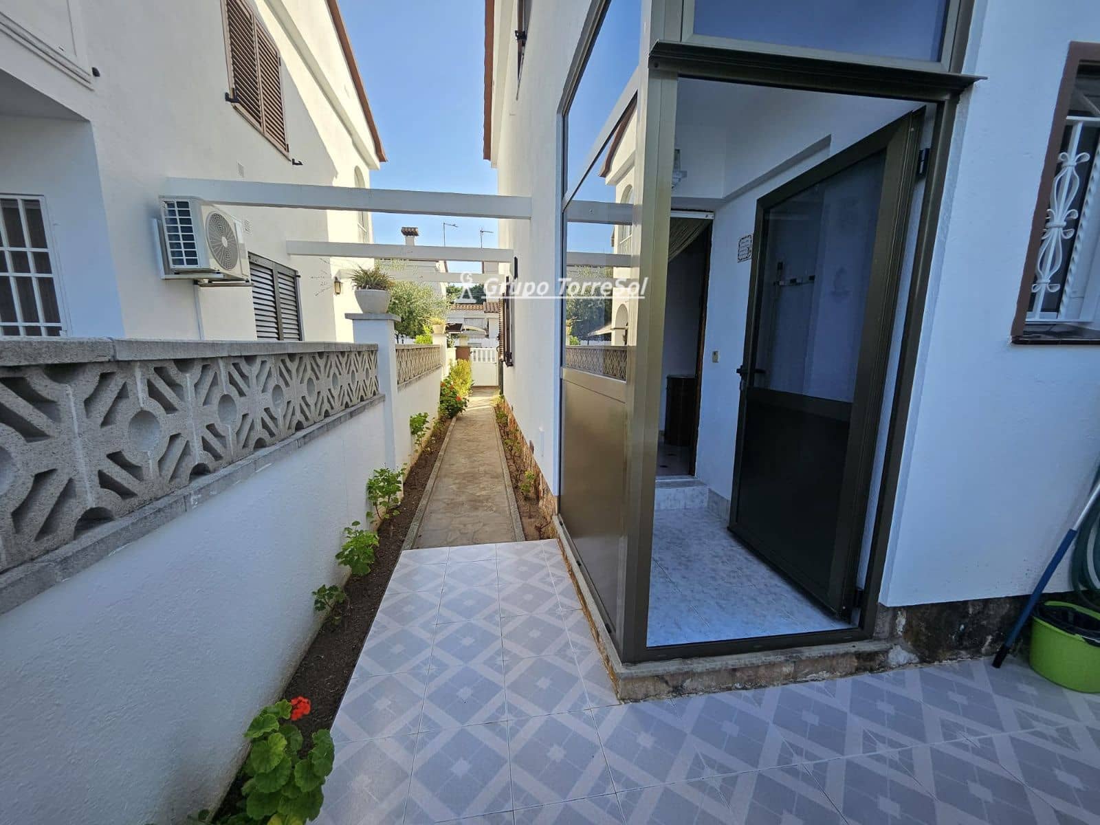 4 bedroom Villa for sale in Torredembarra with garage - € 310,000 (Ref: 9930340)