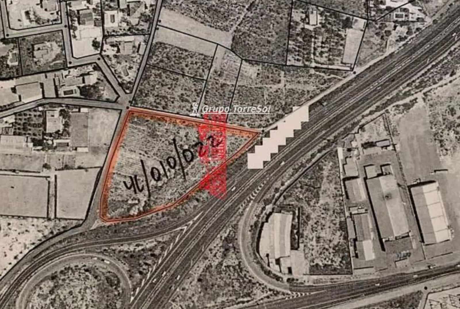Grunde uden byggetilladelser til salg i Elche / Elx - € 75.000 (Ref: 9932151)