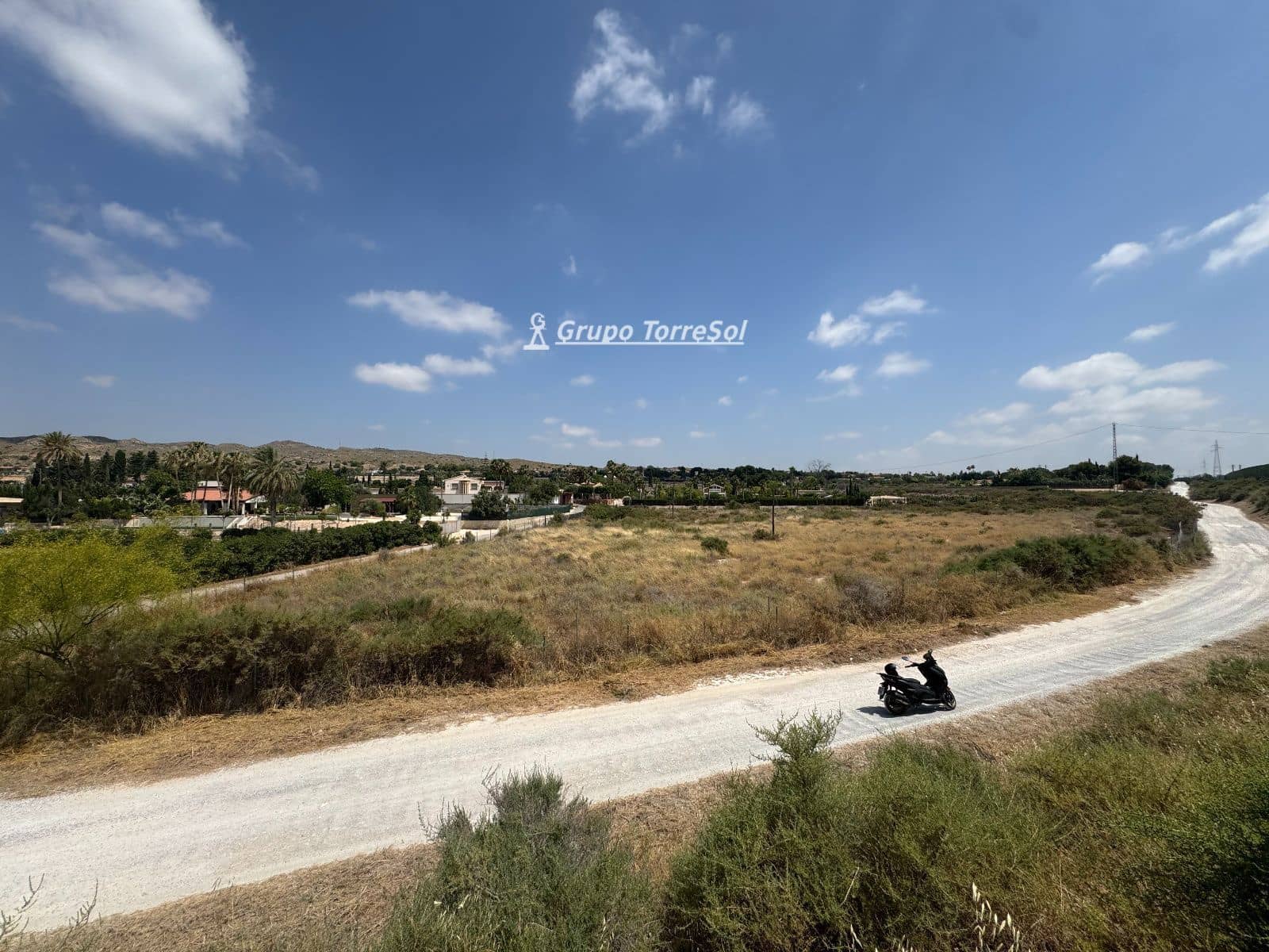 Grunde uden byggetilladelser til salg i Elche / Elx - € 75.000 (Ref: 9932151)
