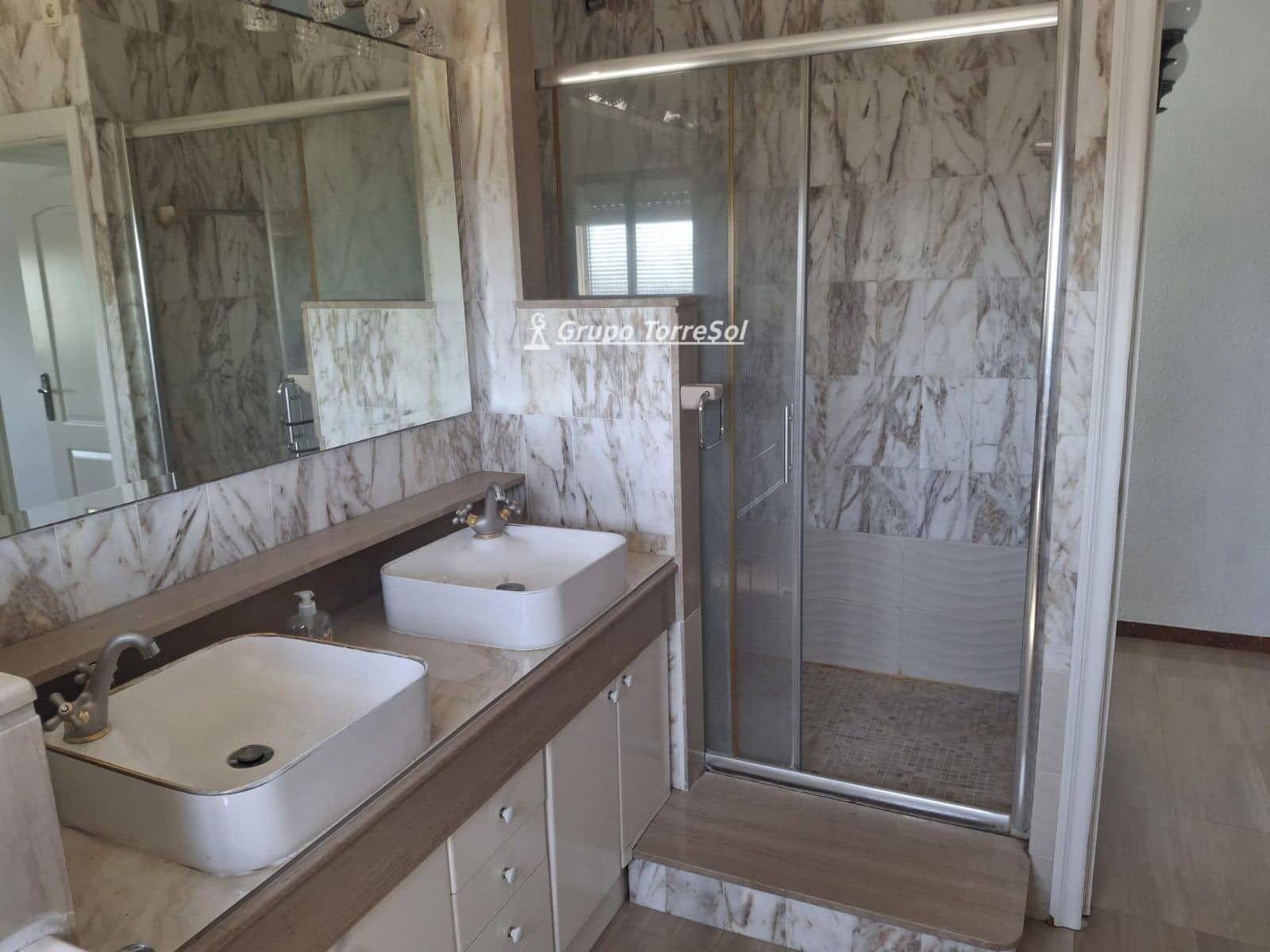 4 bedroom Villa for sale in Albinyana with garage - € 294,000 (Ref: 9934921)
