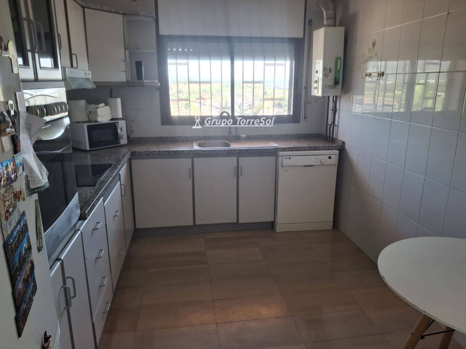 4 bedroom Villa for sale in Albinyana with garage - € 294,000 (Ref: 9934921)