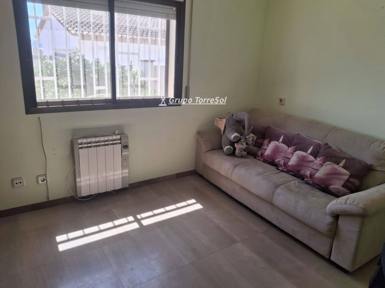 4 bedroom Villa for sale in Albinyana with garage - € 294,000 (Ref: 9934921)