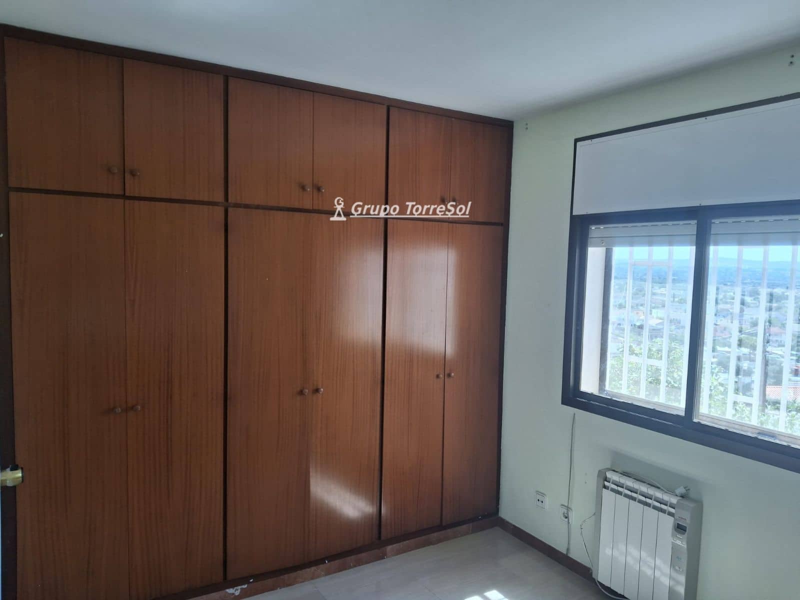 4 bedroom Villa for sale in Albinyana with garage - € 294,000 (Ref: 9934921)