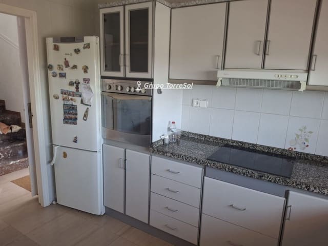4 soverom Villa til salgs i Albinyana med garasje - € 294 000 (Ref: 9934921)