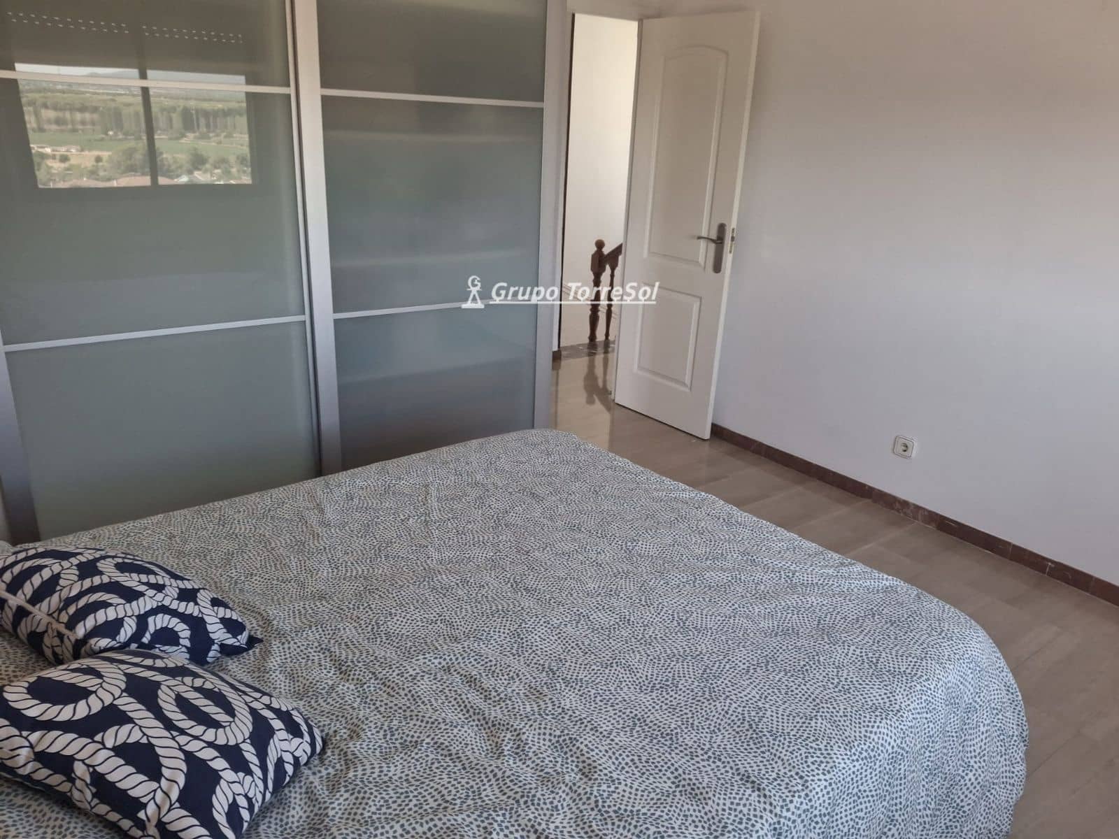 4 bedroom Villa for sale in Albinyana with garage - € 294,000 (Ref: 9934921)