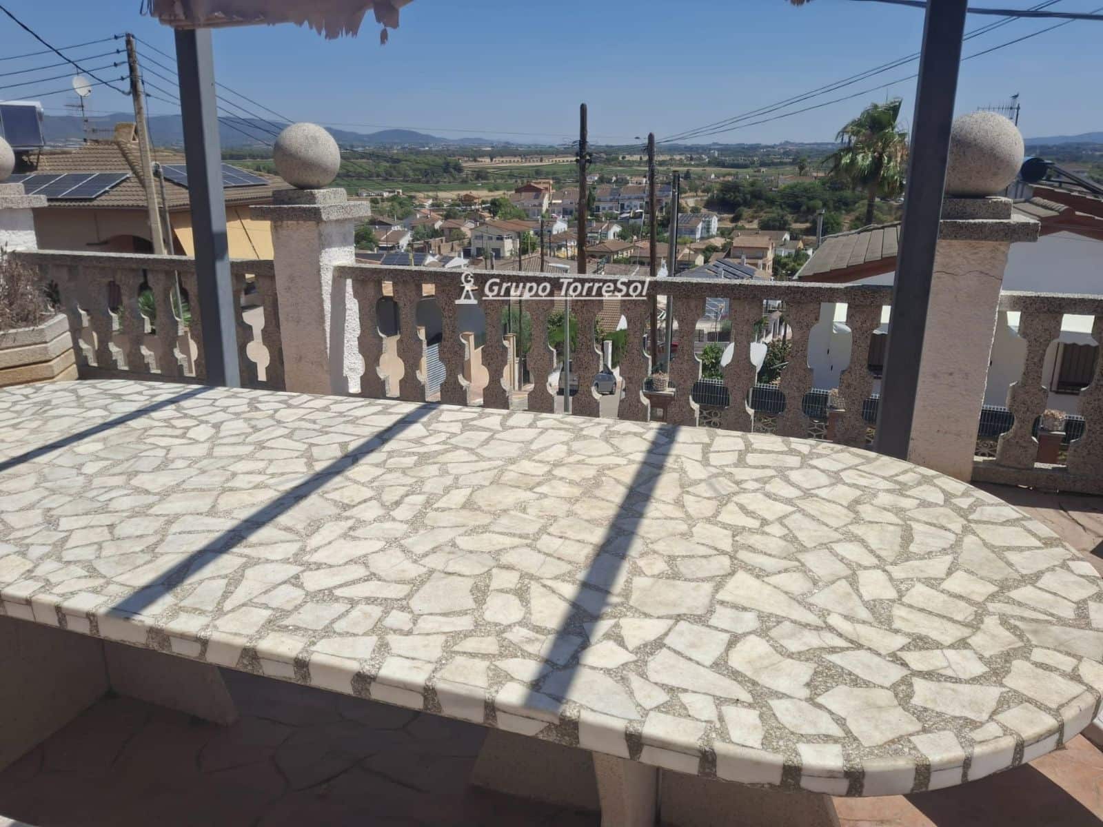 4 bedroom Villa for sale in Albinyana with garage - € 294,000 (Ref: 9934921)