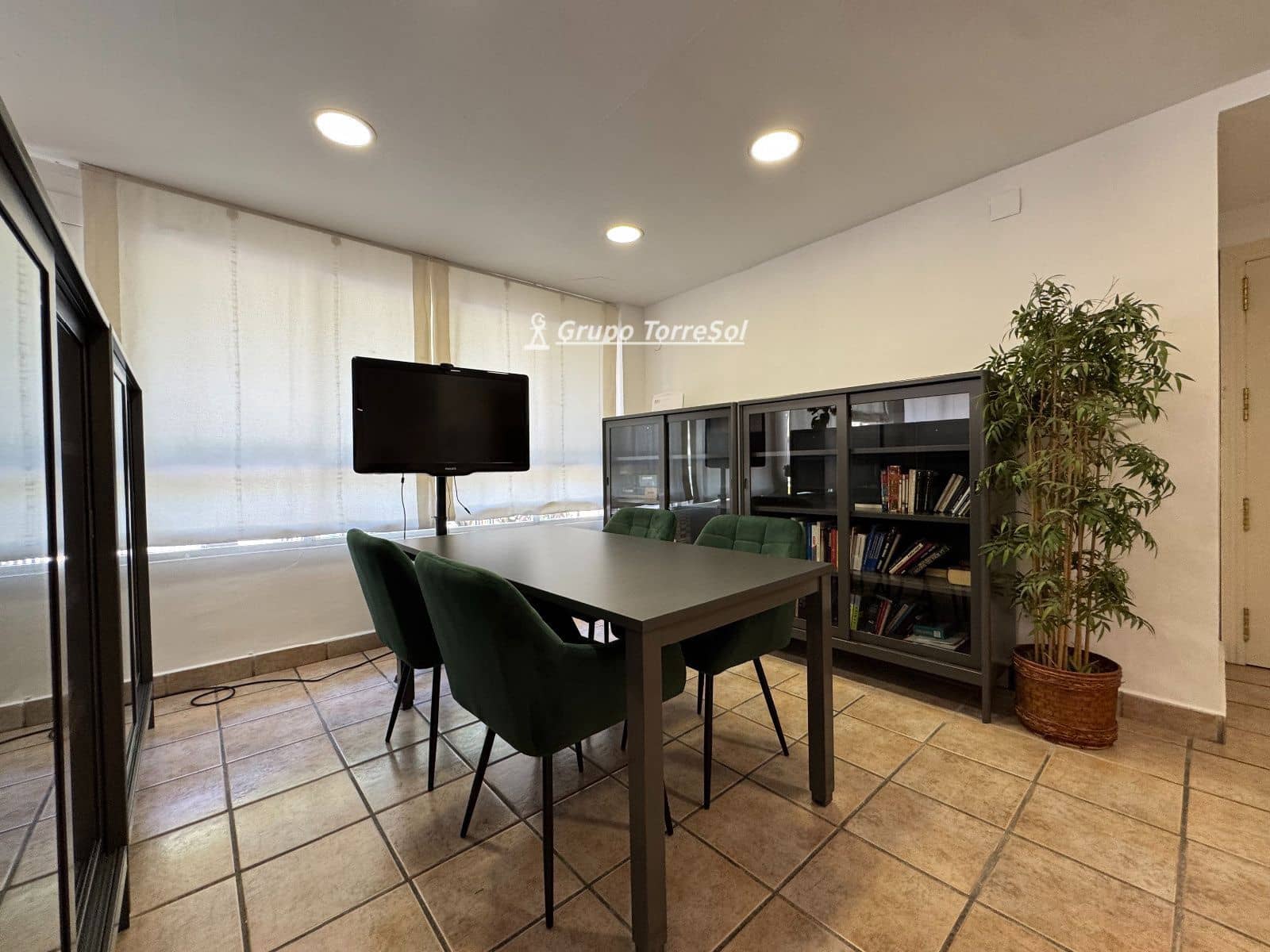 Commercial for sale in Elche / Elx - € 90,000 (Ref: 9941185)