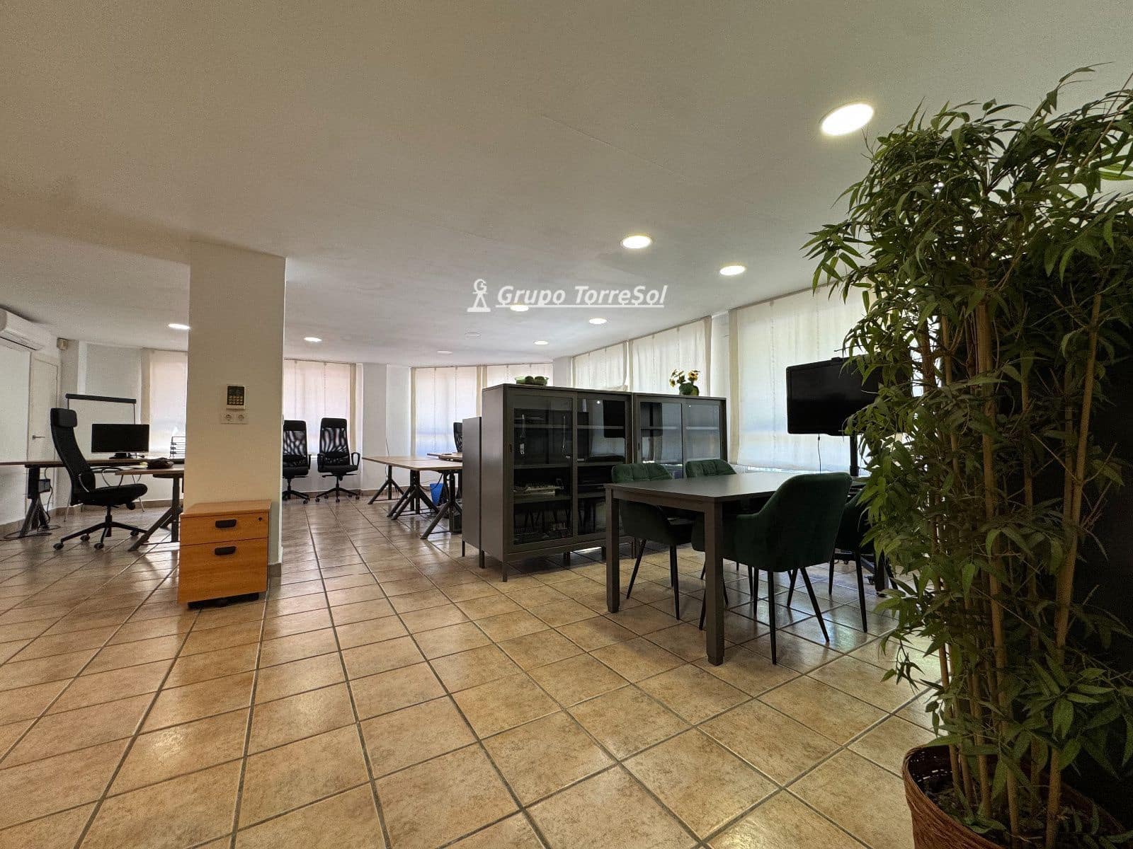 Commercial for sale in Elche / Elx - € 90,000 (Ref: 9941185)