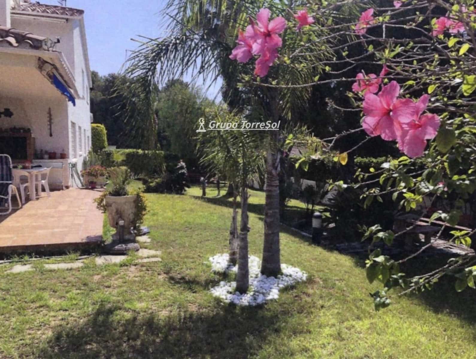 5 soveværelse Villa til salg i Calafell med garage - € 625.000 (Ref: 9944230)