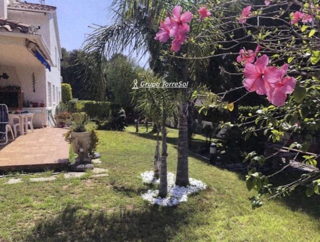 5 soveværelse Villa til salg i Calafell med garage - € 625.000 (Ref: 9944230)
