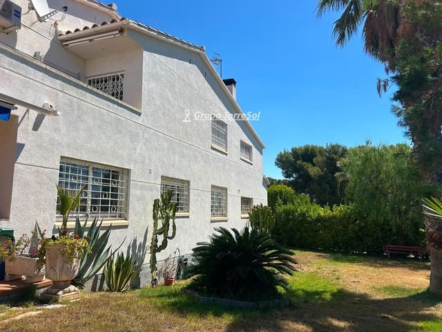5 soveværelse Villa til salg i Calafell med garage - € 625.000 (Ref: 9944230)