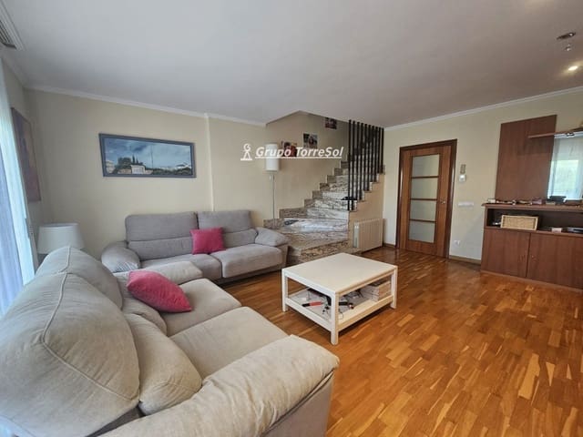 4 soveværelse Byhus til salg i El Vendrell - € 262.500 (Ref: 9945963)