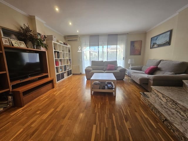 4 soveværelse Byhus til salg i El Vendrell - € 262.500 (Ref: 9945963)
