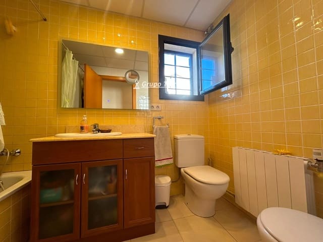4 bedroom Townhouse for sale in Calafell with garage - € 435,000 (Ref: 9950134)