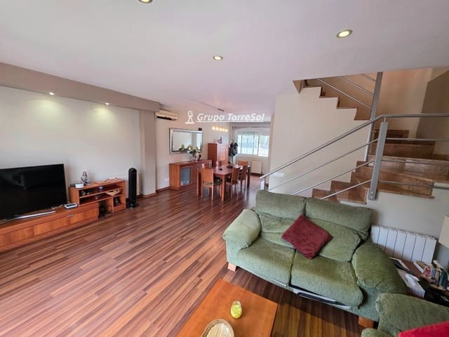 4 sypialnia Willa na sprzedaż w Torredembarra z basenem garażem - 339 000 € (Ref: 9958723)