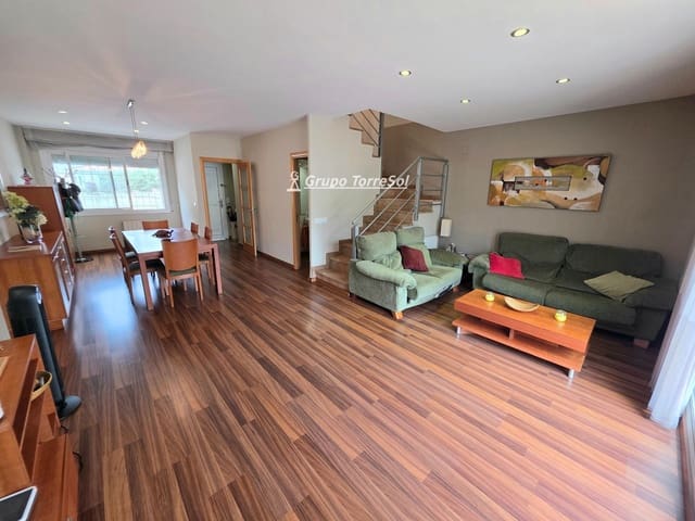 4 sypialnia Willa na sprzedaż w Torredembarra z basenem garażem - 339 000 € (Ref: 9958723)