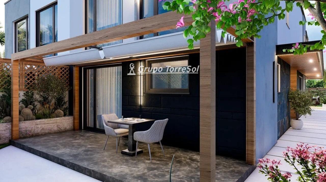 4 bedroom Townhouse for sale in Segur de Calafell with pool garage - € 490,000 (Ref: 9965879)