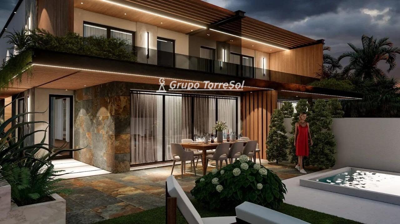 4 bedroom Townhouse for sale in Segur de Calafell with pool garage - € 490,000 (Ref: 9965879)