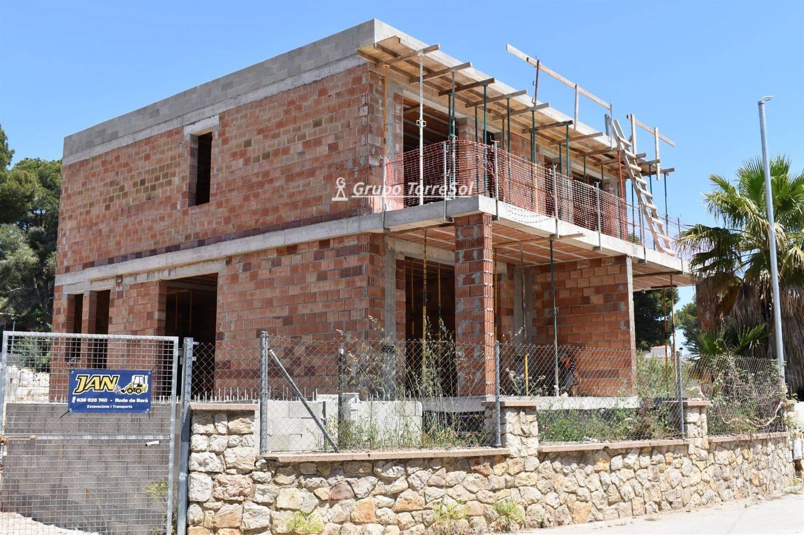4 bedroom Townhouse for sale in Segur de Calafell with pool garage - € 490,000 (Ref: 9965879)
