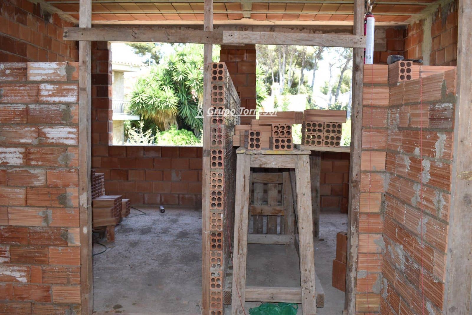 4 bedroom Townhouse for sale in Segur de Calafell with pool garage - € 490,000 (Ref: 9965879)