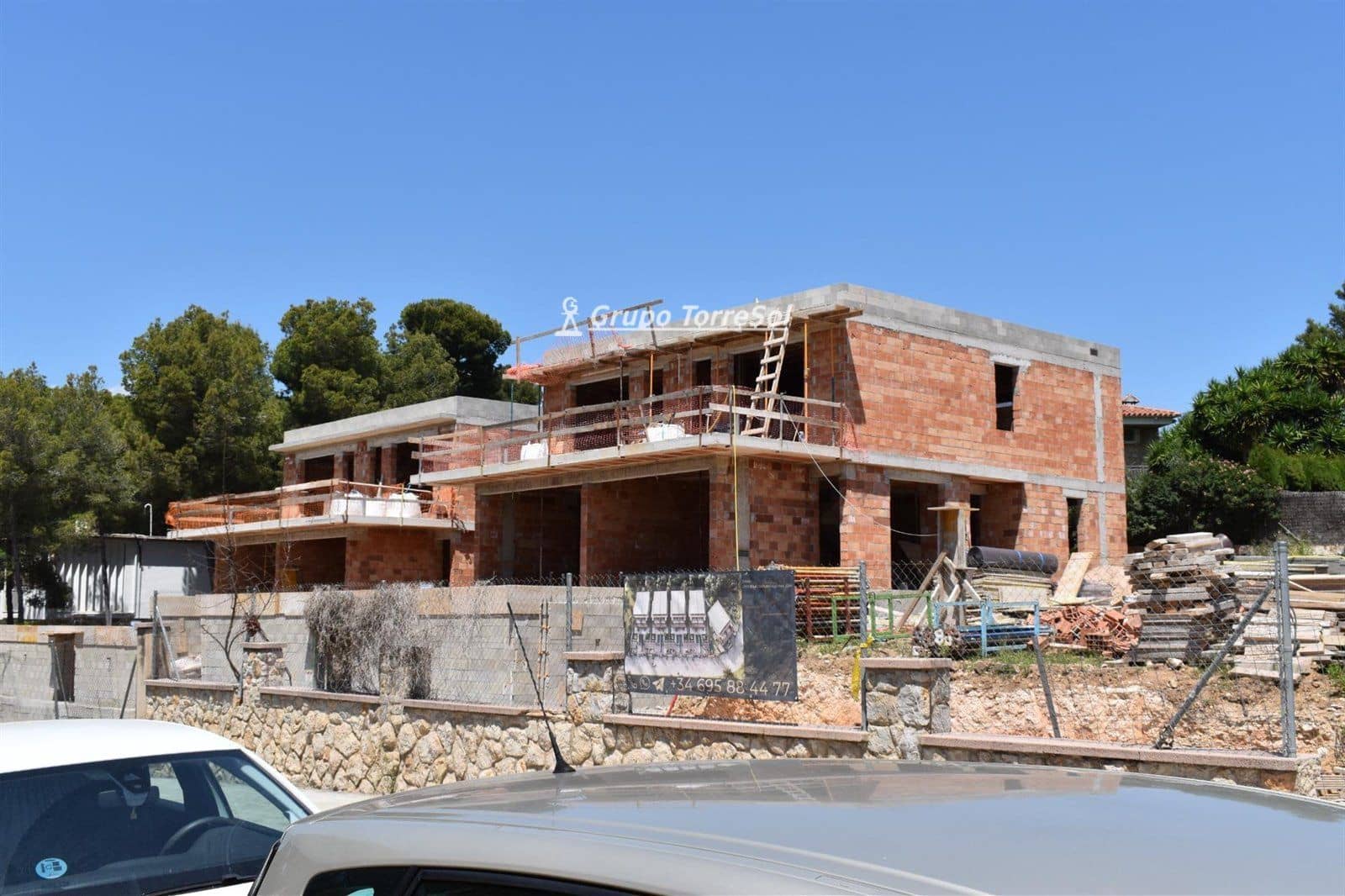 4 bedroom Townhouse for sale in Segur de Calafell with pool garage - € 490,000 (Ref: 9965879)