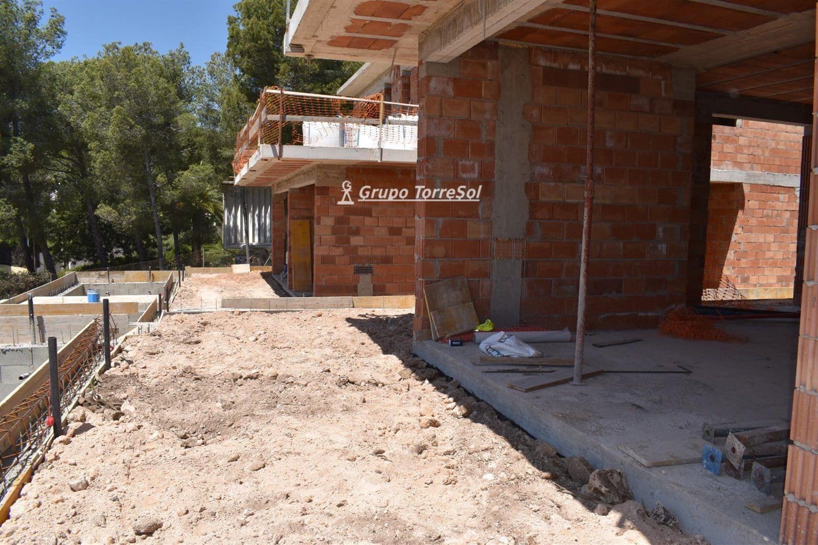 4 bedroom Townhouse for sale in Segur de Calafell with pool garage - € 490,000 (Ref: 9965879)