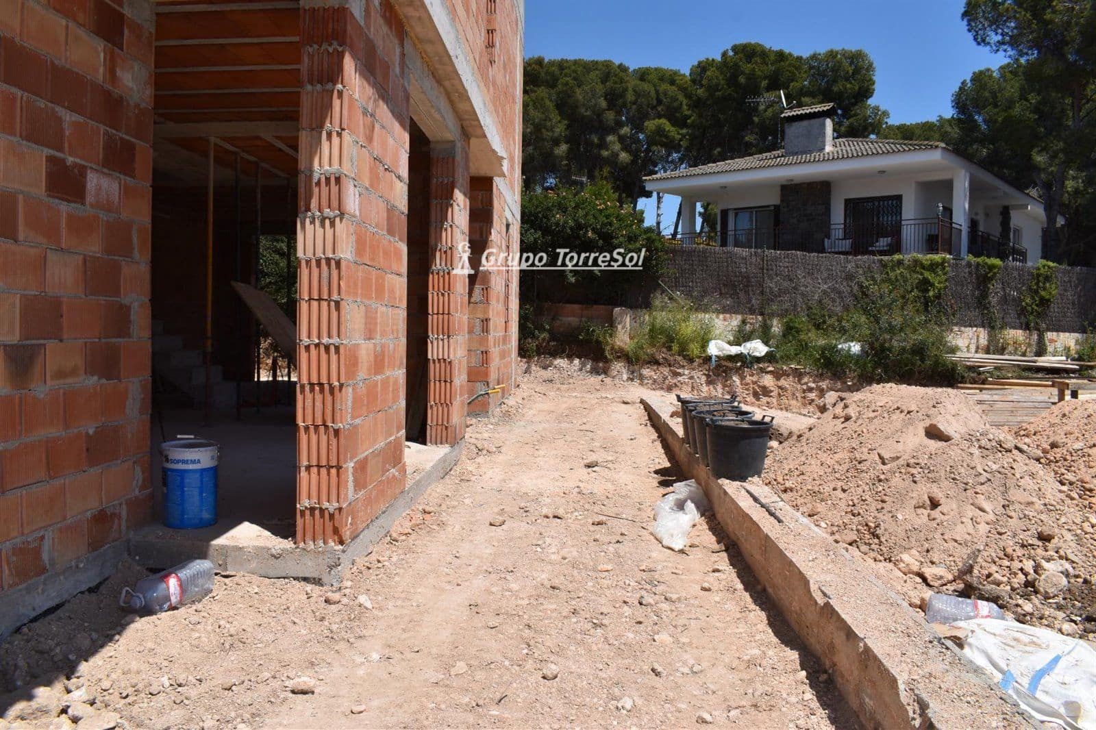 4 bedroom Townhouse for sale in Segur de Calafell with pool garage - € 490,000 (Ref: 9965879)