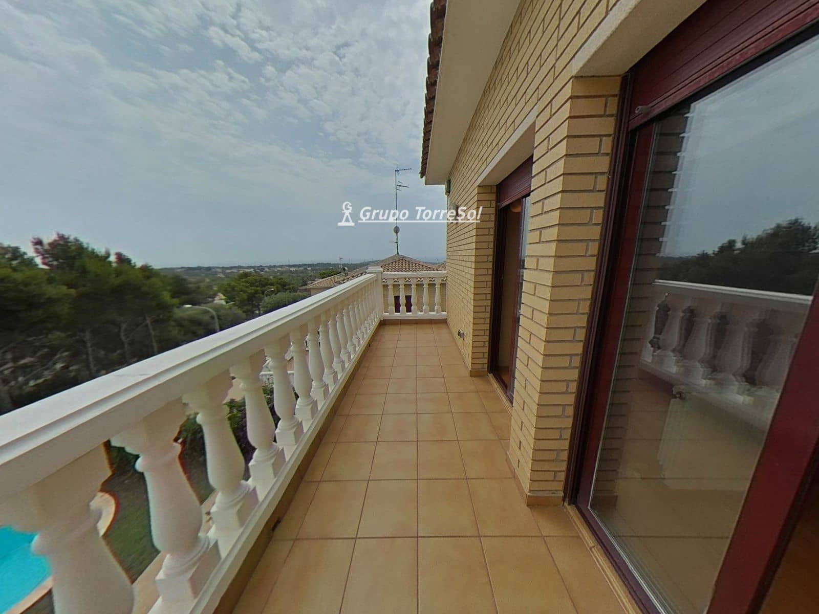 4 slaapkamer Villa te koop in Roda de Bara met zwembad garage - € 499.000 (Ref: 9965932)
