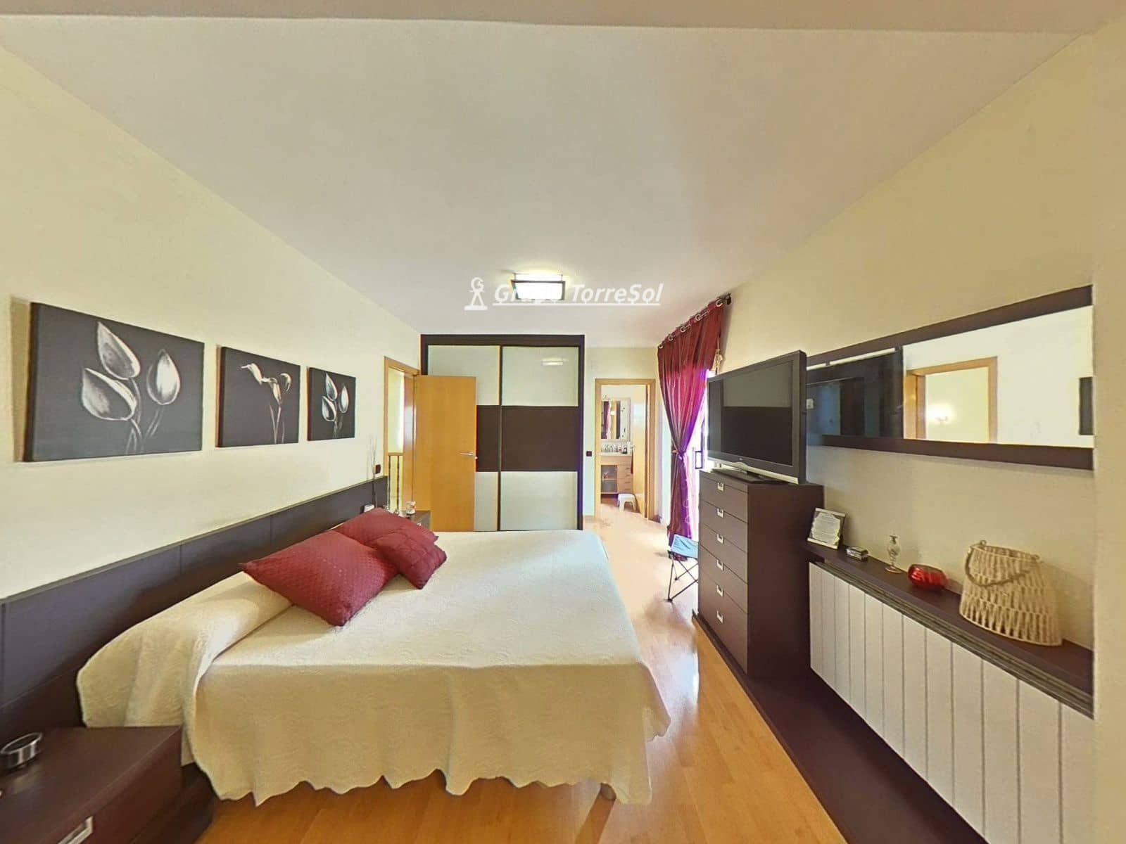 4 slaapkamer Villa te koop in Roda de Bara met zwembad garage - € 499.000 (Ref: 9965932)
