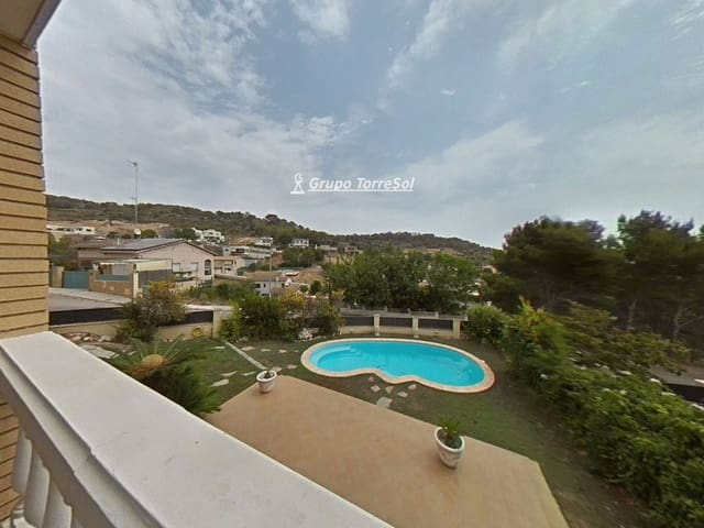 4 slaapkamer Villa te koop in Roda de Barà met zwembad garage - € 499.000 (Ref: 9965932)
