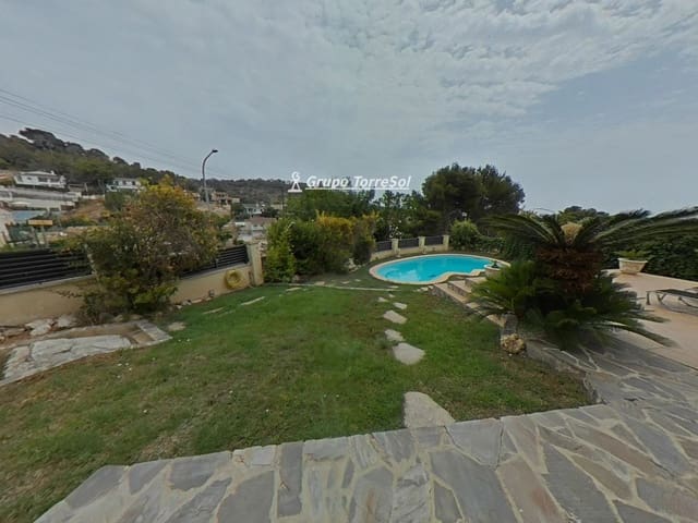 4 slaapkamer Villa te koop in Roda de Barà met zwembad garage - € 499.000 (Ref: 9965932)