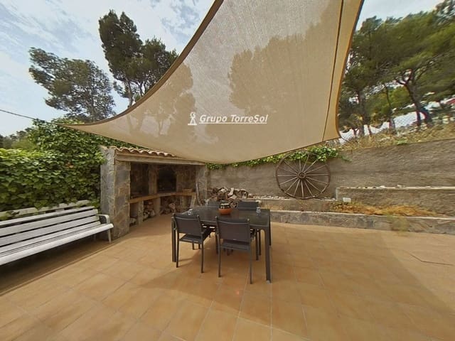 4 slaapkamer Villa te koop in Roda de Barà met zwembad garage - € 499.000 (Ref: 9965932)