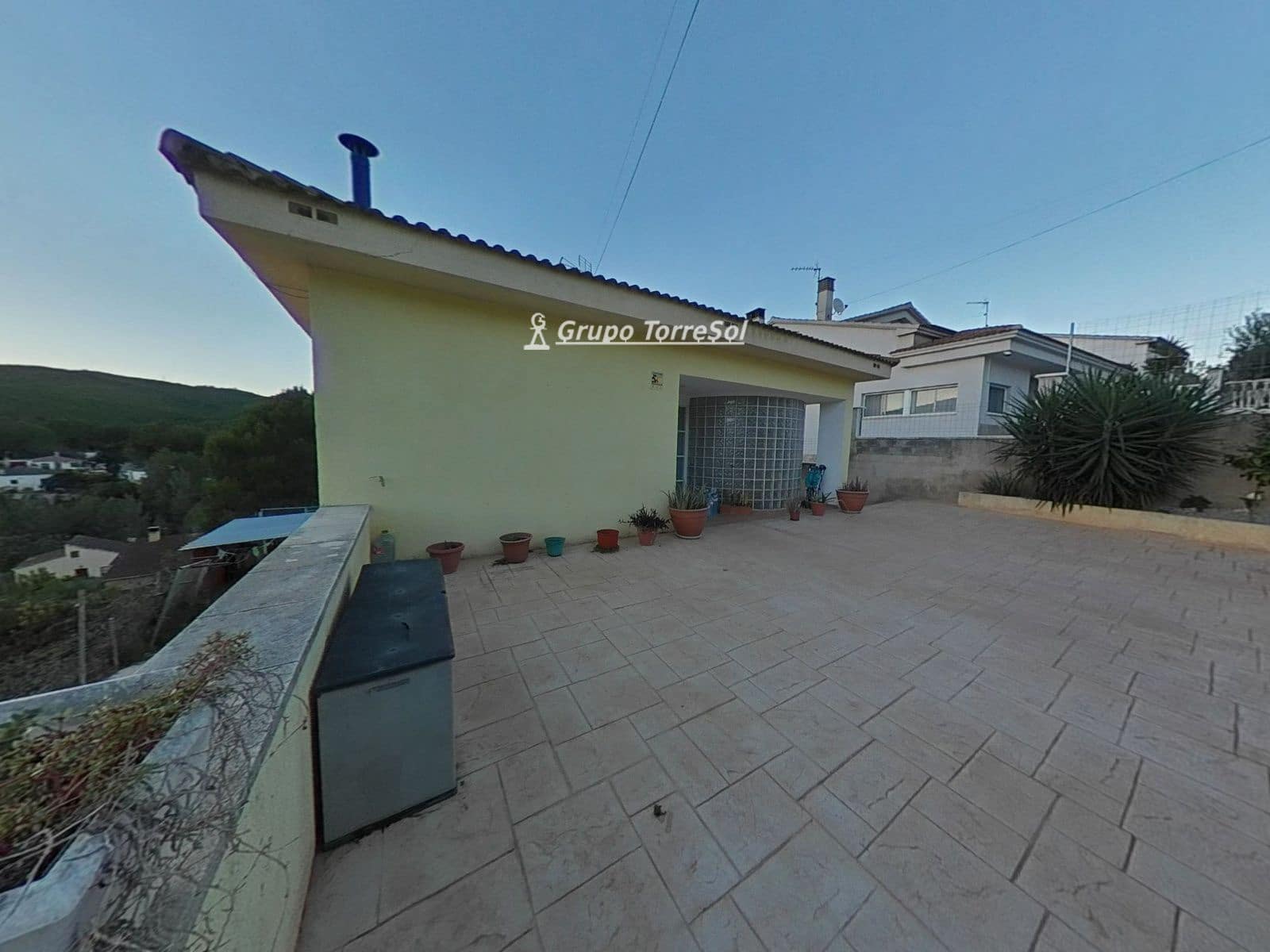 4 soveværelse Villa til salg i La Bisbal del Penedes med swimmingpool - € 289.000 (Ref: 9966246)