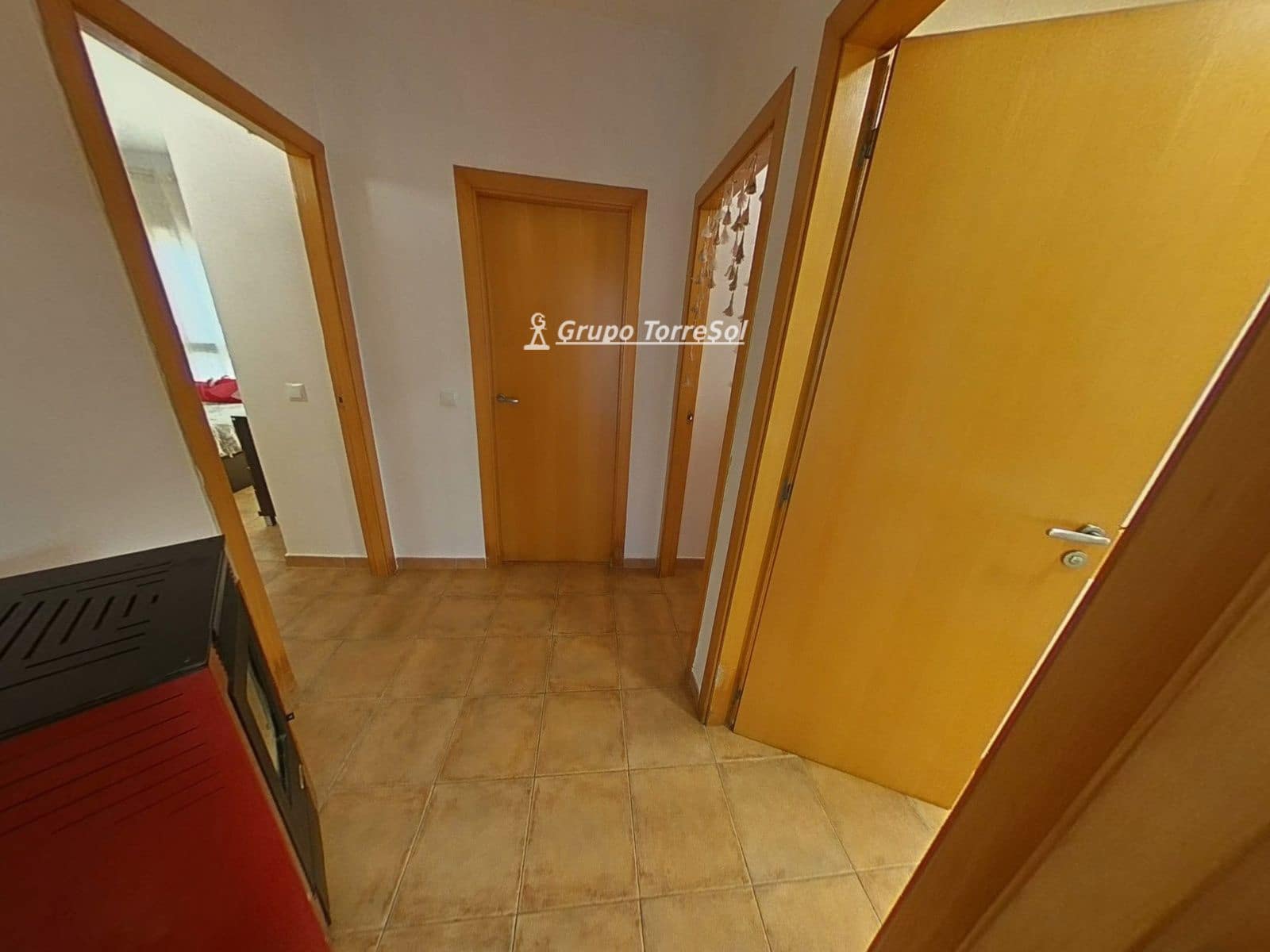 4 soveværelse Villa til salg i La Bisbal del Penedes med swimmingpool - € 289.000 (Ref: 9966246)