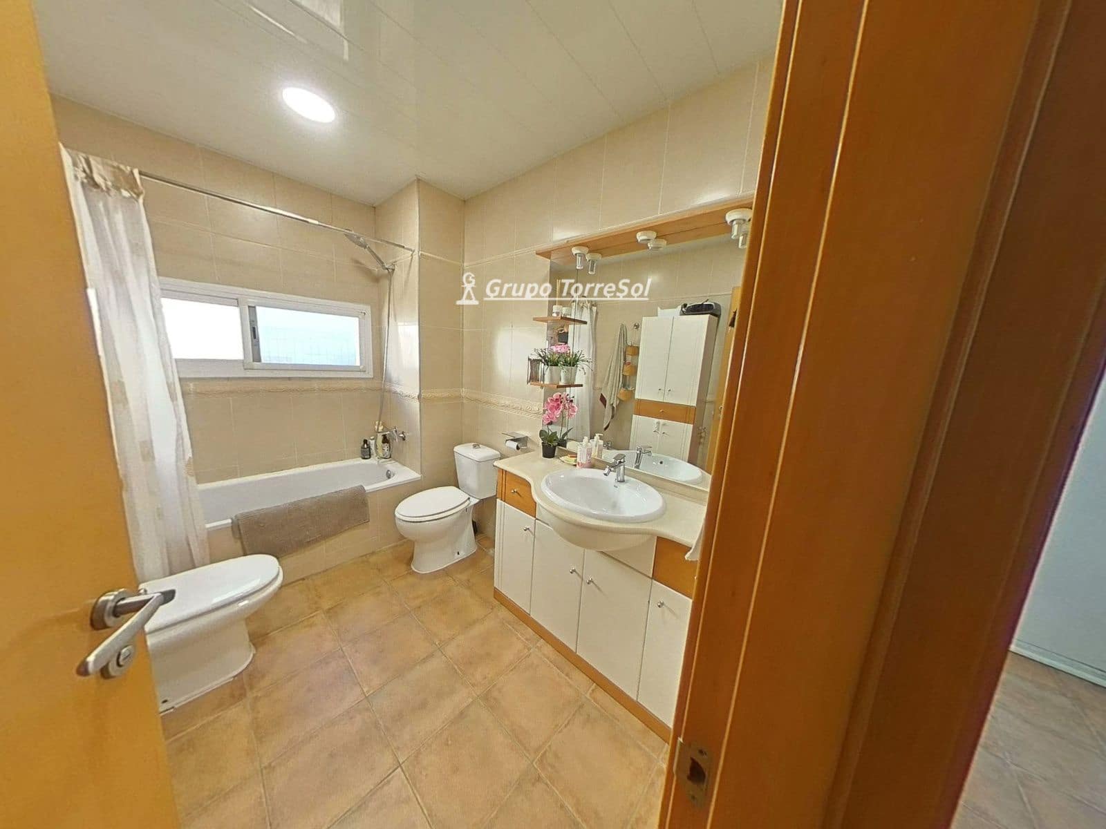 4 soveværelse Villa til salg i La Bisbal del Penedes med swimmingpool - € 289.000 (Ref: 9966246)