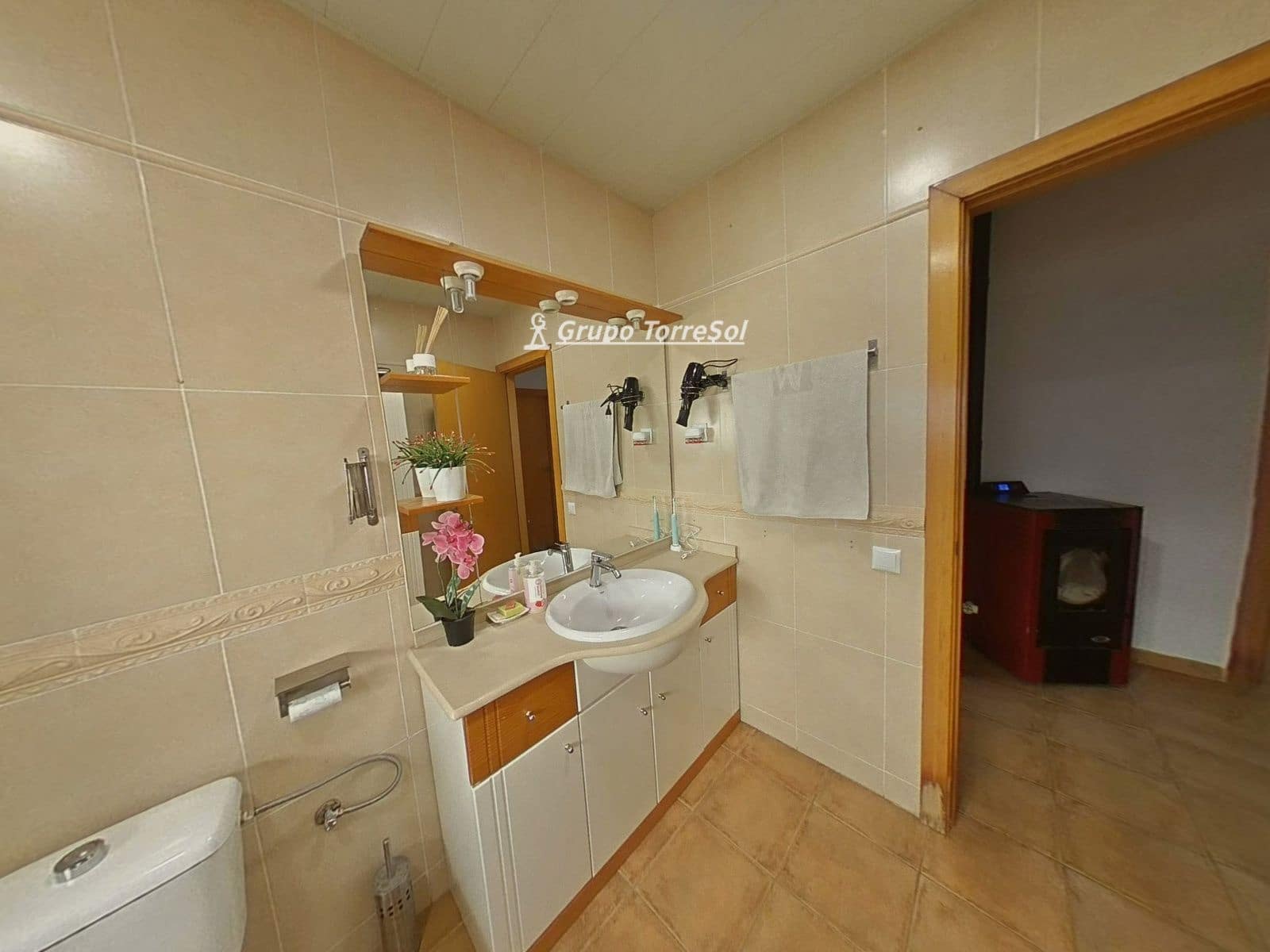 4 soveværelse Villa til salg i La Bisbal del Penedes med swimmingpool - € 289.000 (Ref: 9966246)