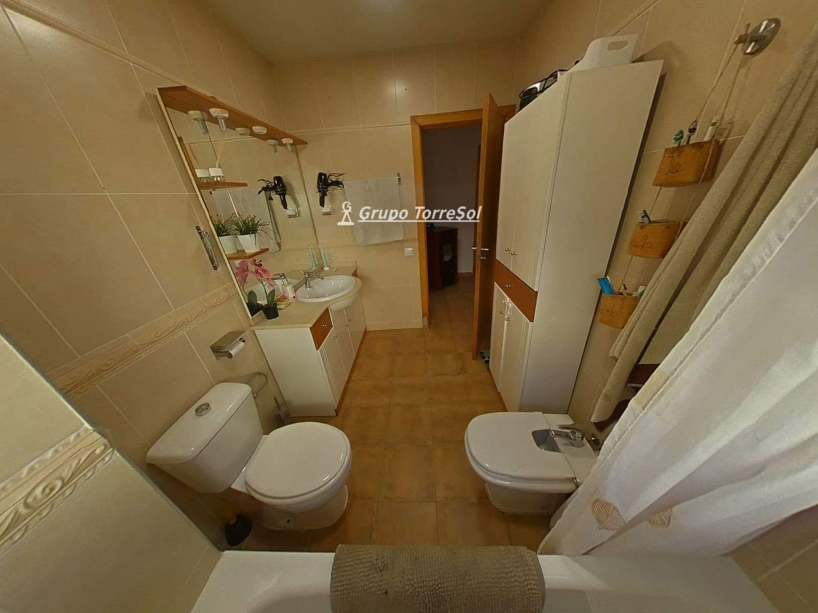 4 soveværelse Villa til salg i La Bisbal del Penedes med swimmingpool - € 289.000 (Ref: 9966246)