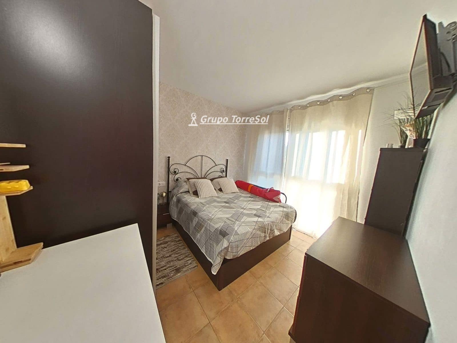 4 soveværelse Villa til salg i La Bisbal del Penedes med swimmingpool - € 289.000 (Ref: 9966246)