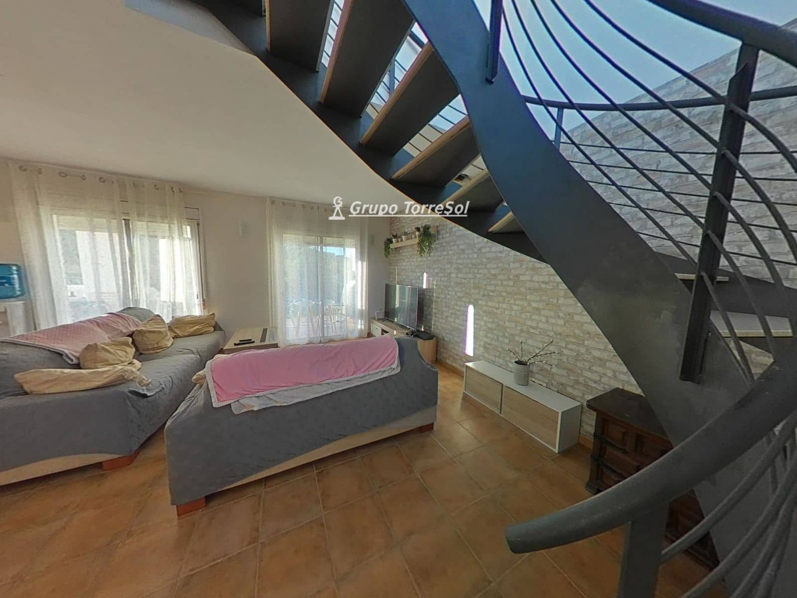 4 soveværelse Villa til salg i La Bisbal del Penedes med swimmingpool - € 289.000 (Ref: 9966246)