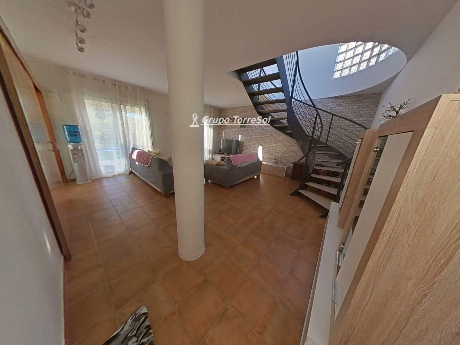 4 soveværelse Villa til salg i La Bisbal del Penedes med swimmingpool - € 289.000 (Ref: 9966246)