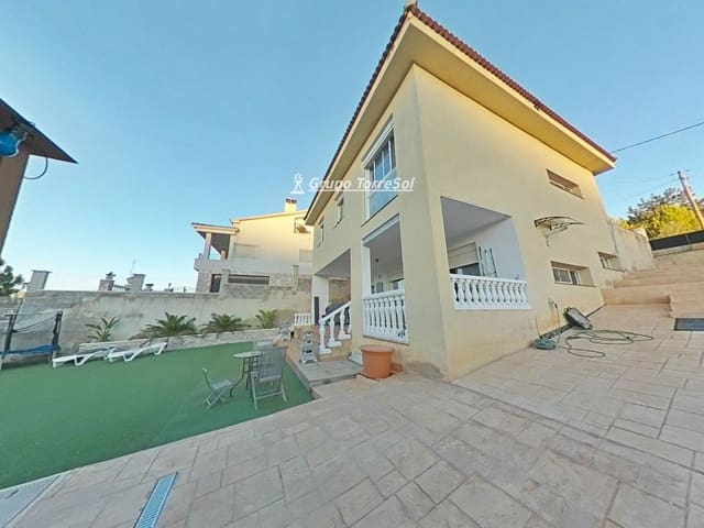 4 soveværelse Villa til salg i La Bisbal del Penedès med swimmingpool - € 289.000 (Ref: 9966246)
