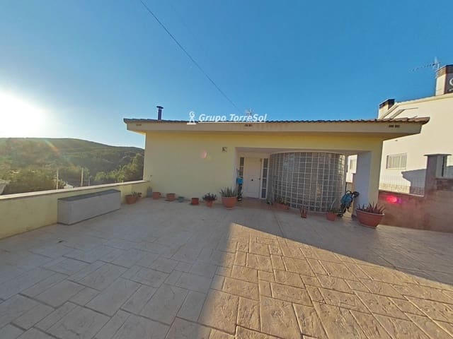 4 soveværelse Villa til salg i La Bisbal del Penedès med swimmingpool - € 289.000 (Ref: 9966246)