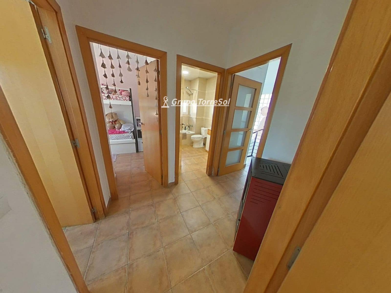 4 soveværelse Villa til salg i La Bisbal del Penedes med swimmingpool - € 289.000 (Ref: 9966246)
