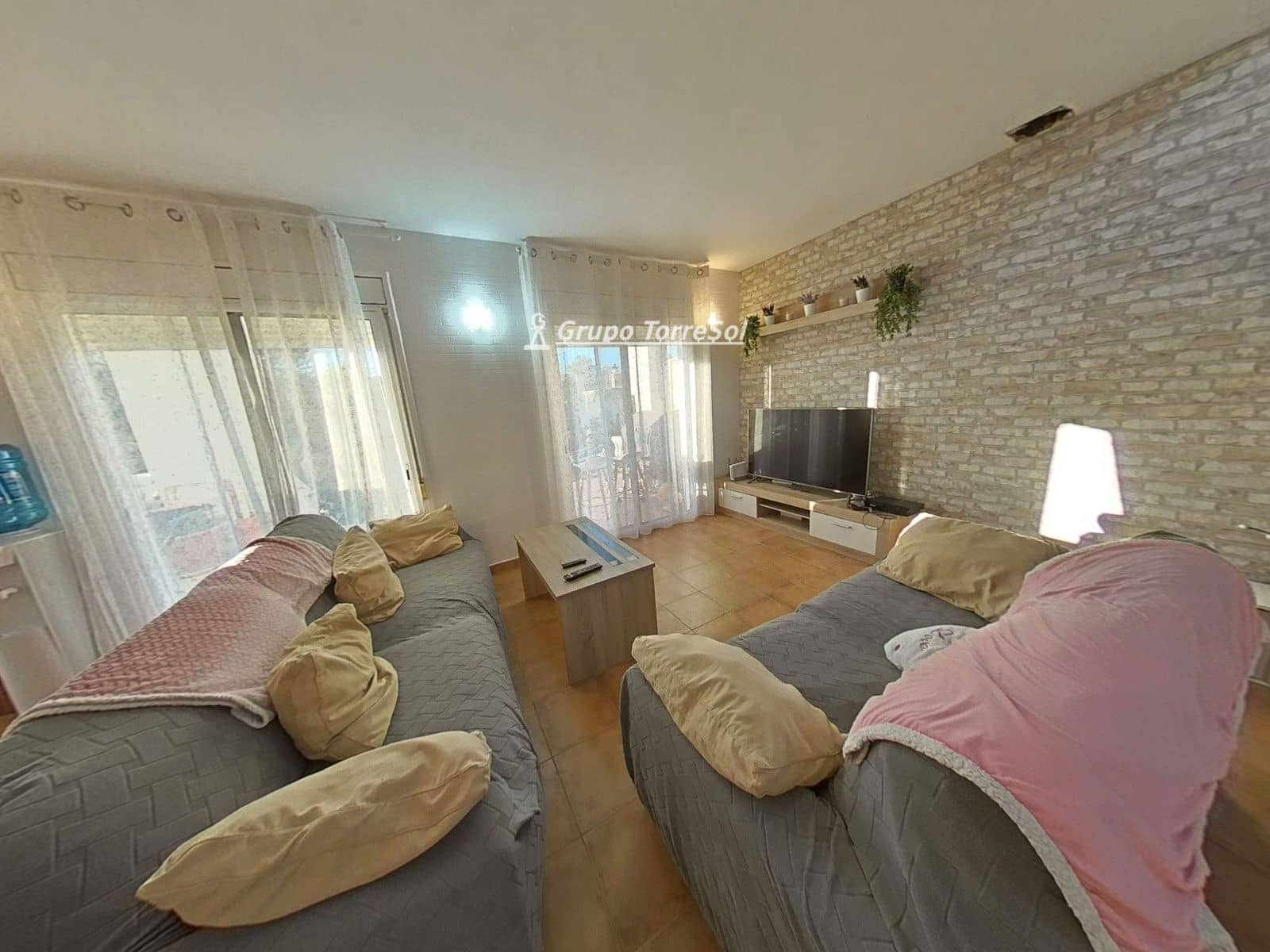 4 soveværelse Villa til salg i La Bisbal del Penedes med swimmingpool - € 289.000 (Ref: 9966246)